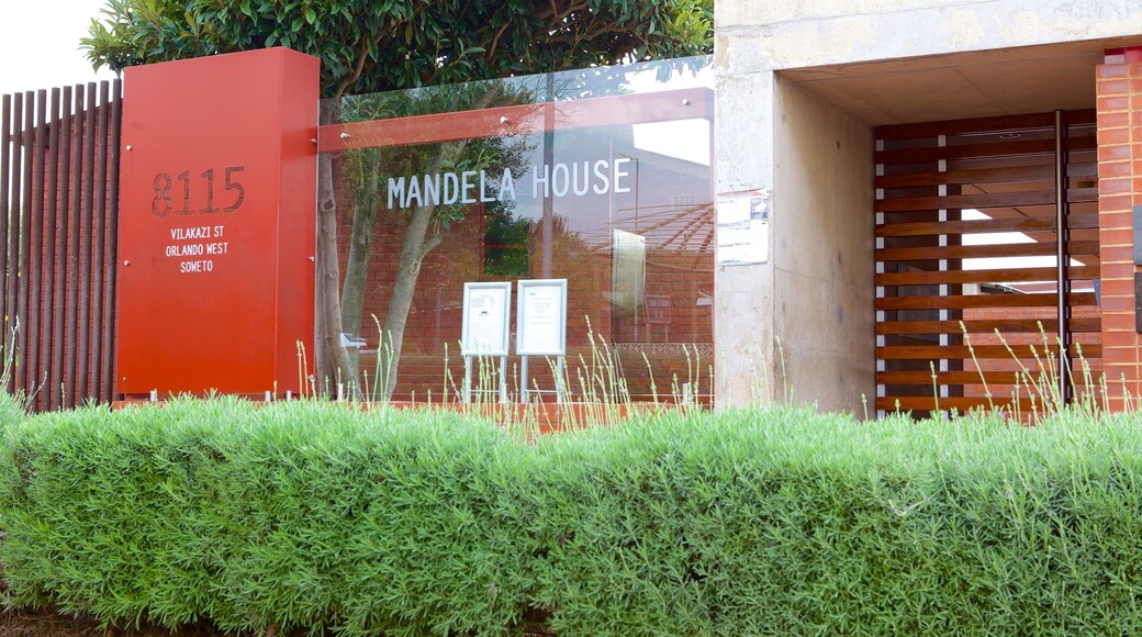 Mandela House featuring signage