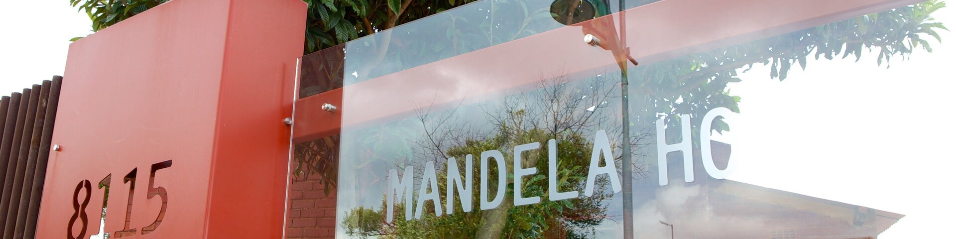 Mandela House featuring signage