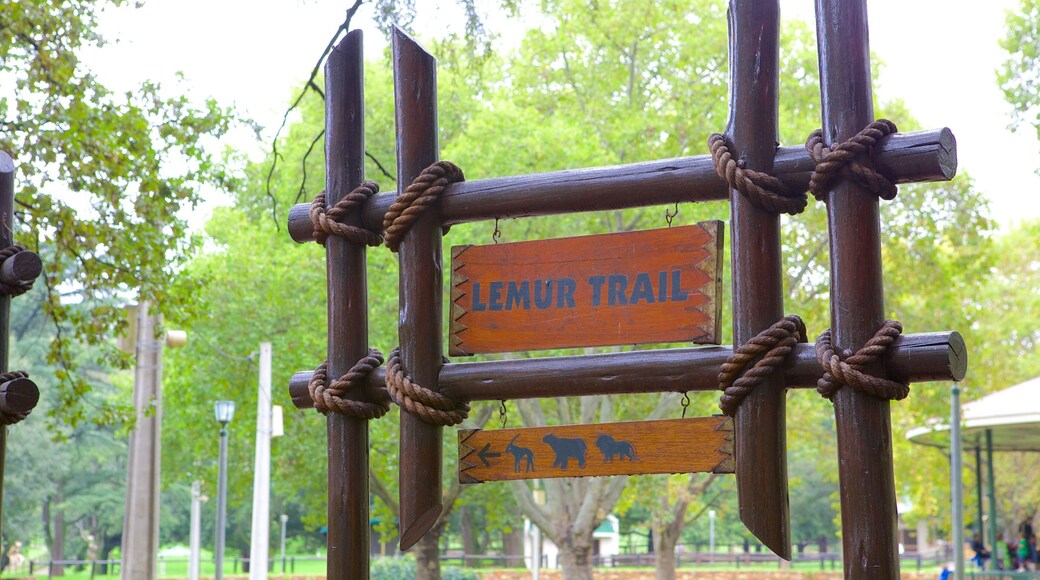 Johannesburg Zoo which includes signage and zoo animals