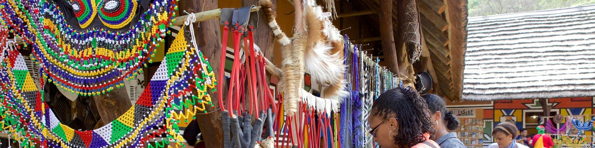 Lesedi Cultural Village das einen Einkaufen, Märkte und Kleinstadt oder Dorf