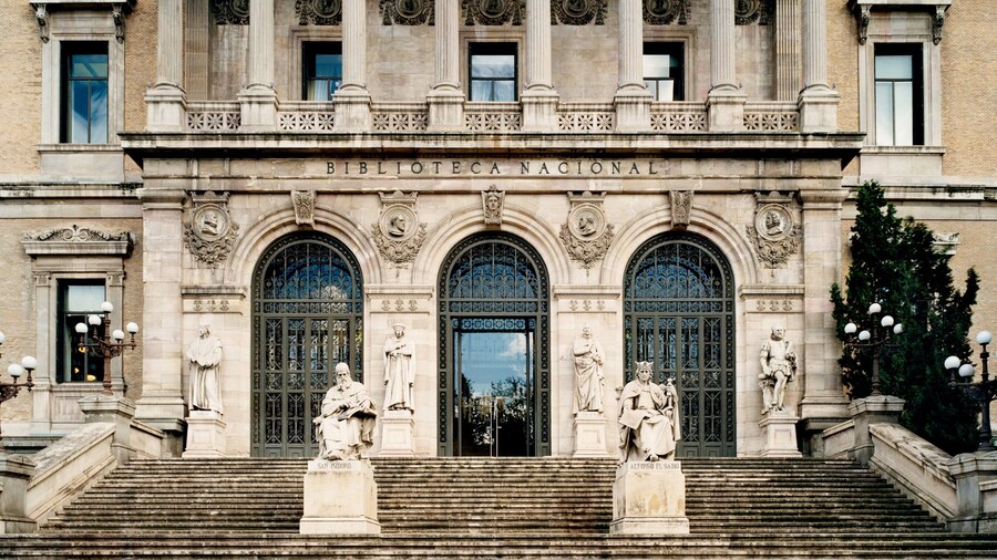 National Library featuring an administrative building, a statue or sculpture and heritage architecture