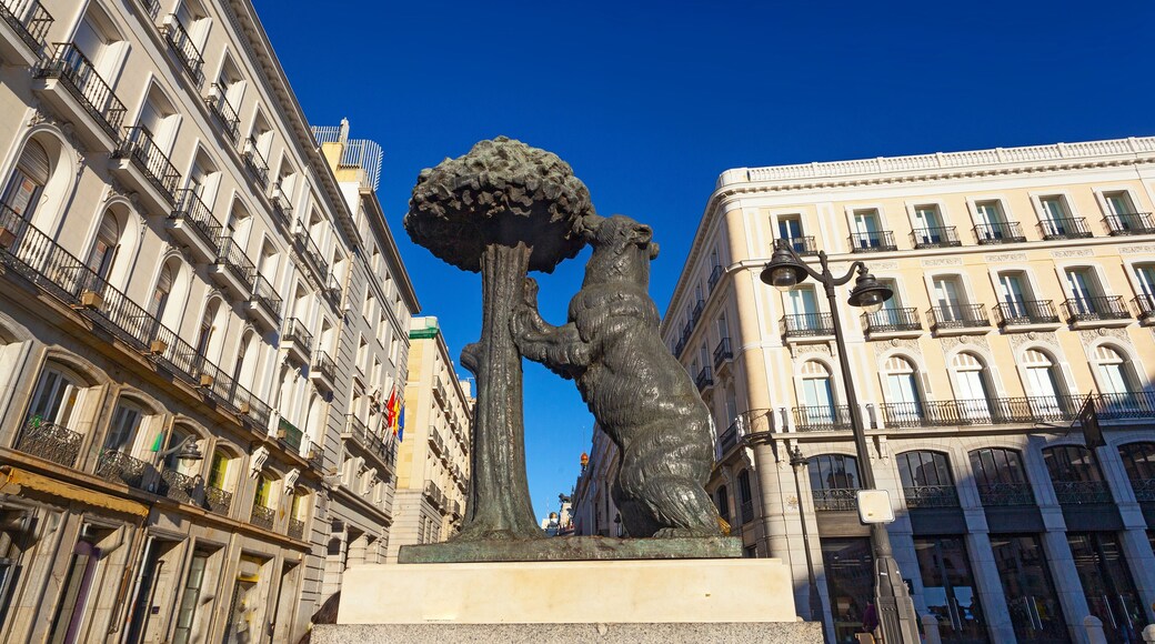 Bear and strawberry tree statue , the symbol of Madrid, in Puerta del Sol in Madrid, Spain.