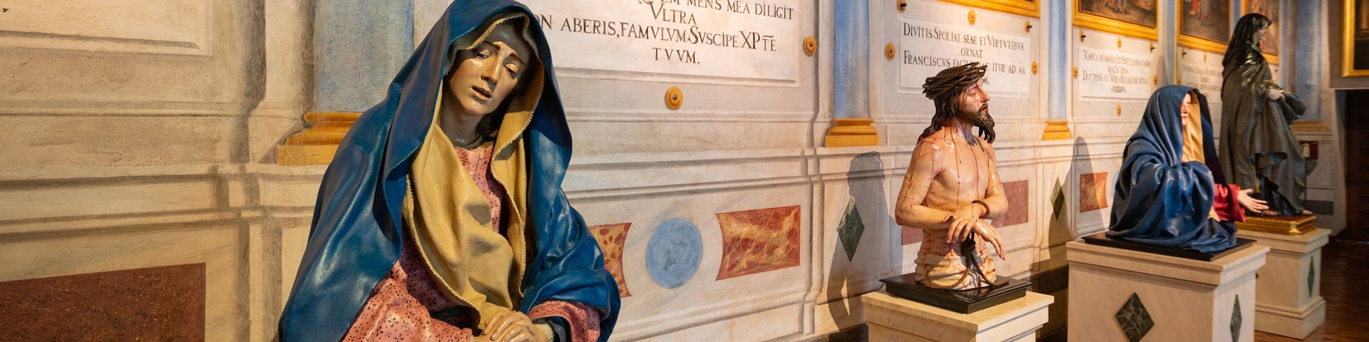 Convent de las Descalzas Reales showing interior views and religious elements
