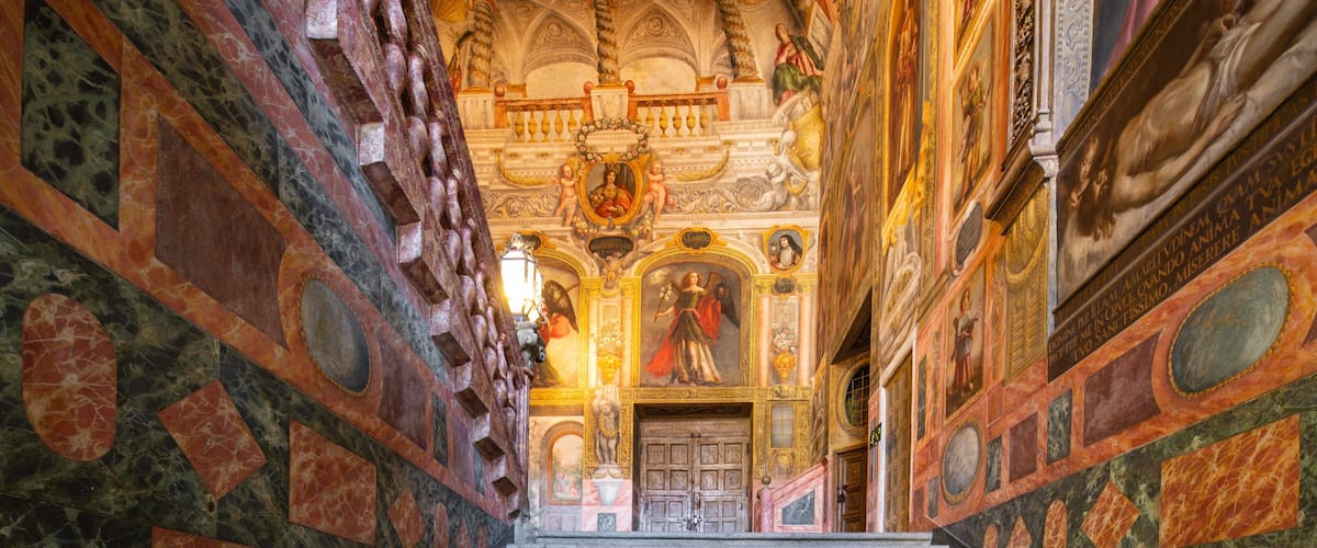 Convent de las Descalzas Reales featuring religious aspects, interior views and art