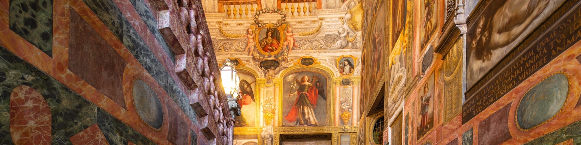 Convent de las Descalzas Reales featuring religious aspects, interior views and art