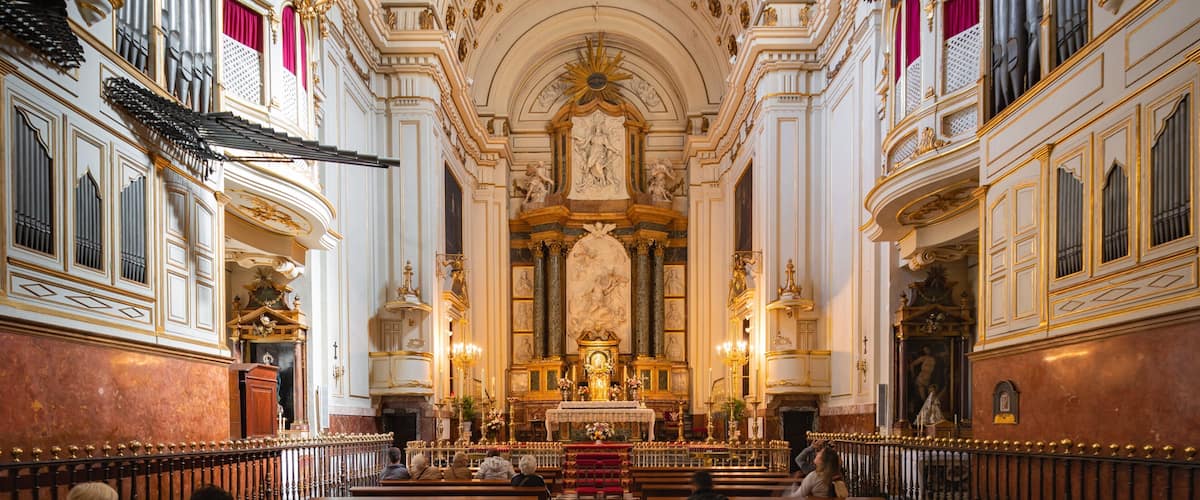 Convent de las Descalzas Reales which includes interior views, a church or cathedral and heritage elements
