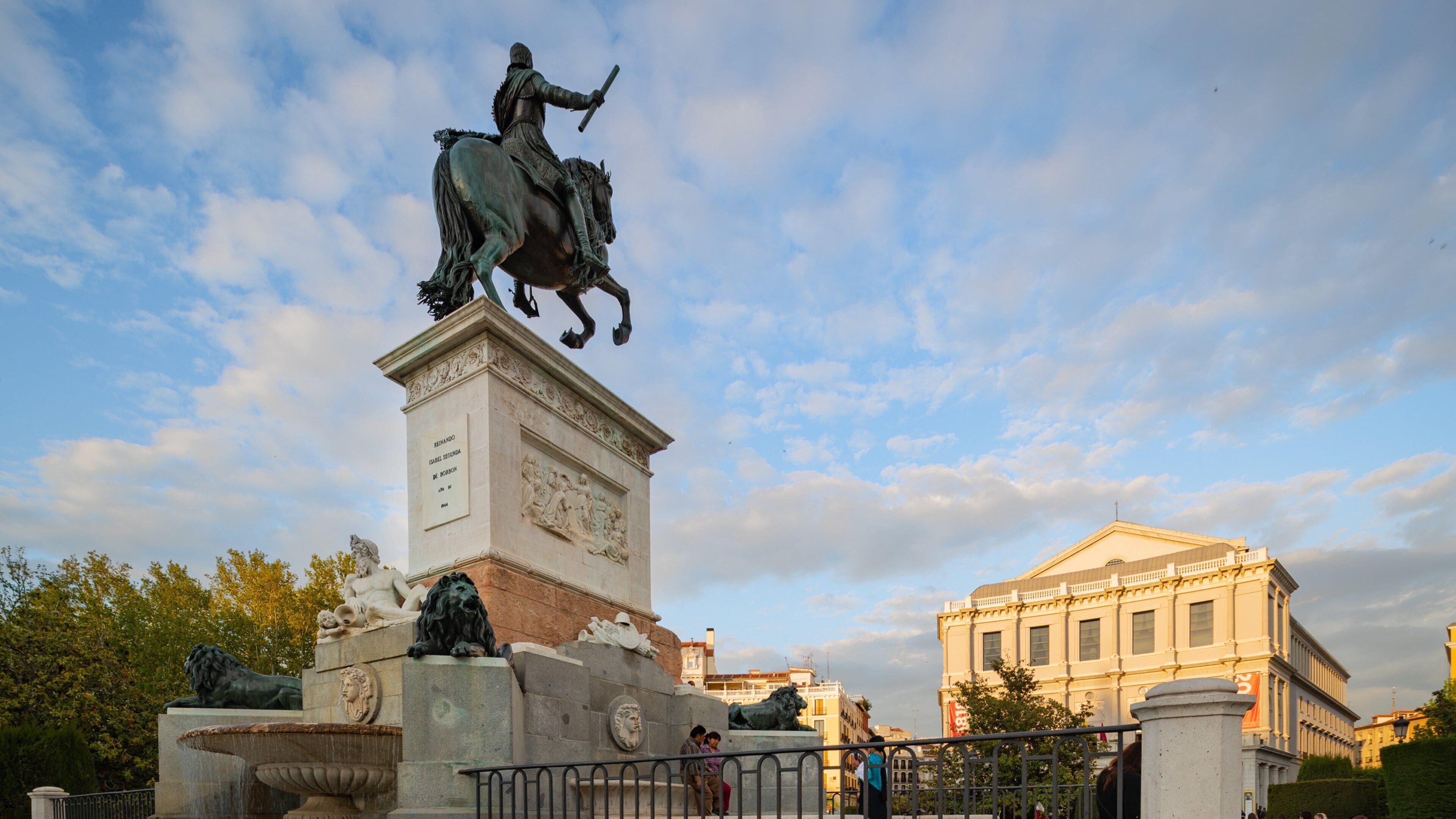 Plaza de Oriente featuring a statue or sculpture