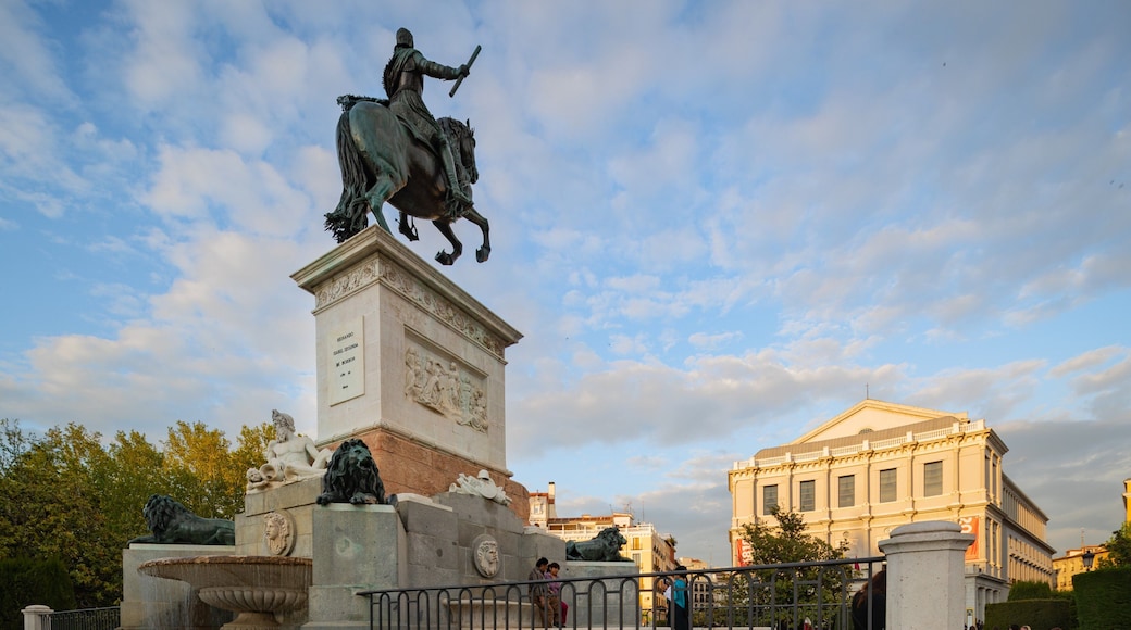 Plaza de Oriente featuring a statue or sculpture