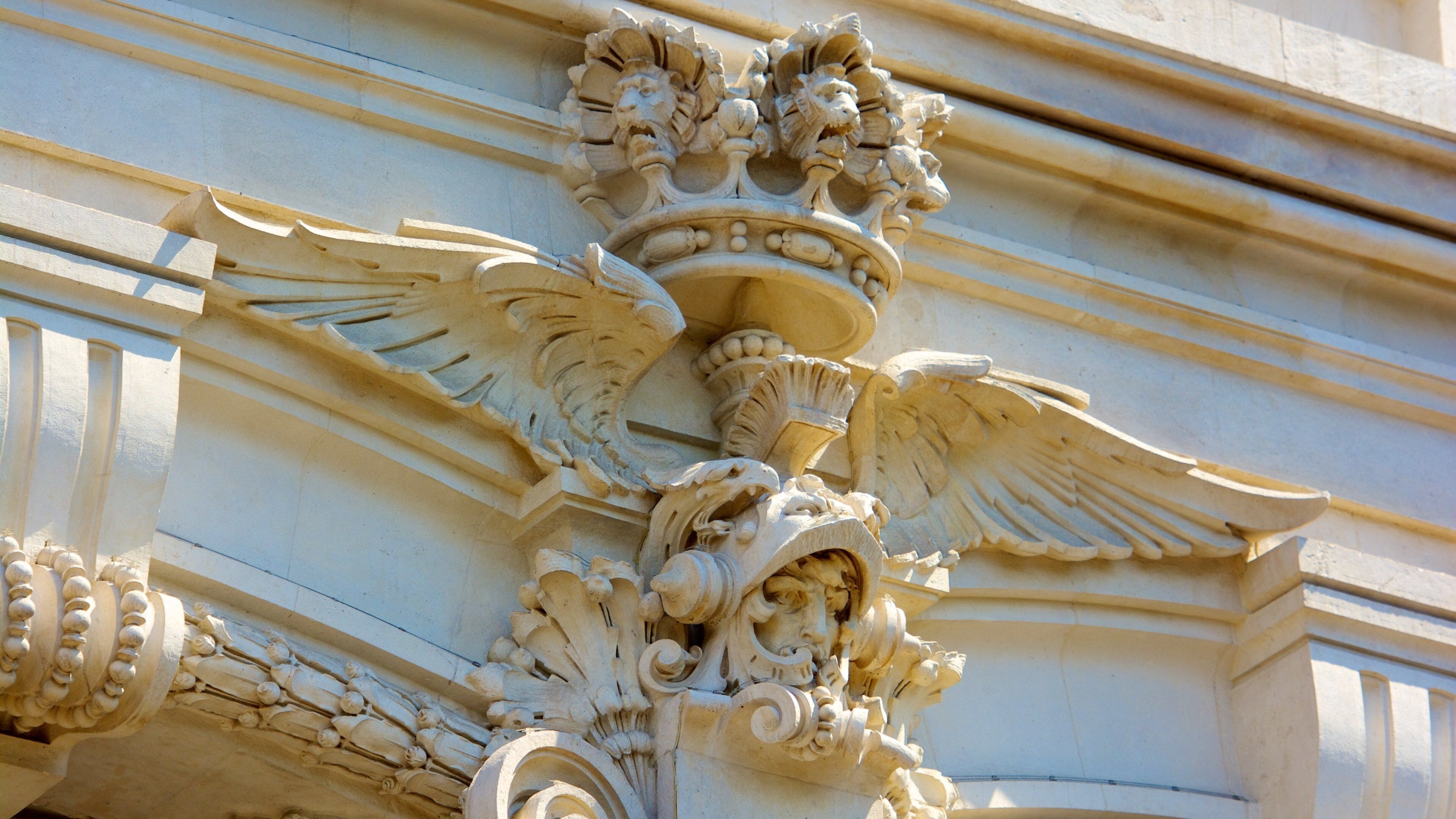 Ayuntamiento que incluye un edificio administrativo y arquitectura patrimonial