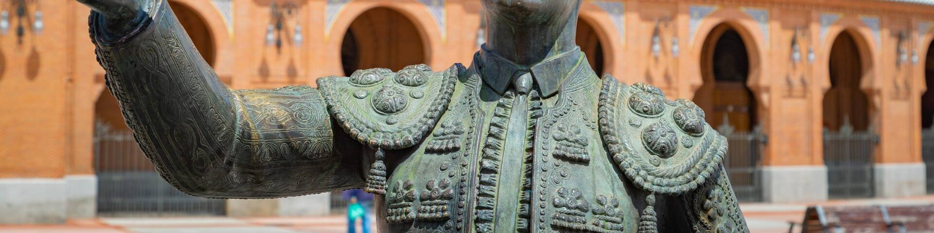 Las Ventas which includes a statue or sculpture