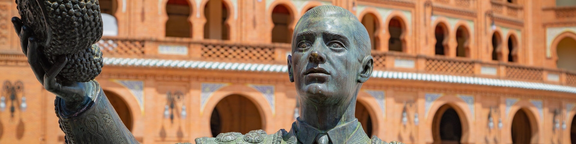 Las Ventas which includes a statue or sculpture