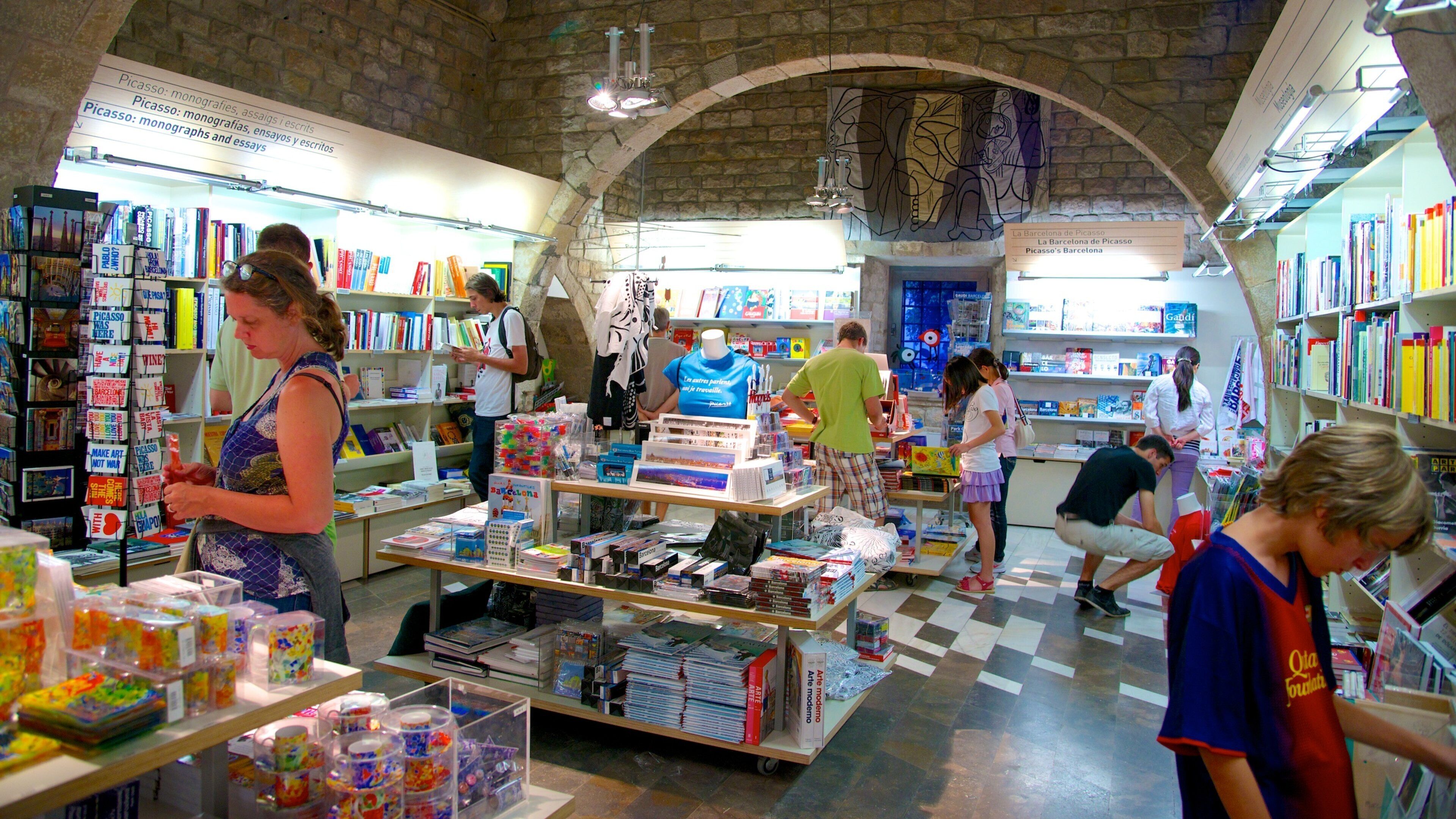 Picasso-museet som visar interiörer och shopping