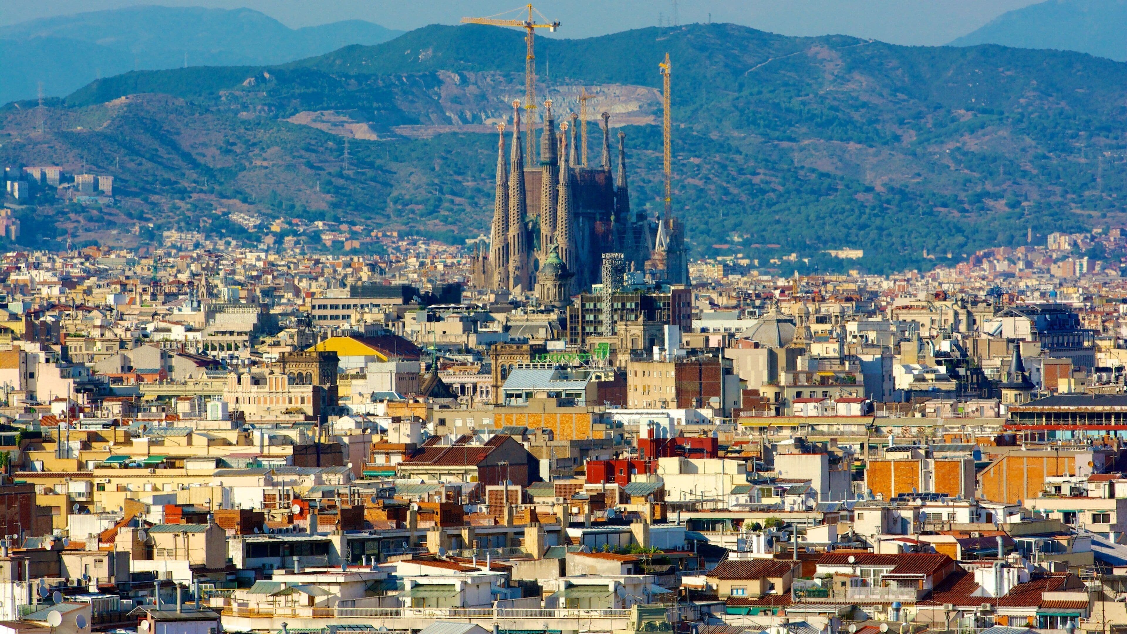 Sagrada Familia featuring a church or cathedral, a city and heritage architecture