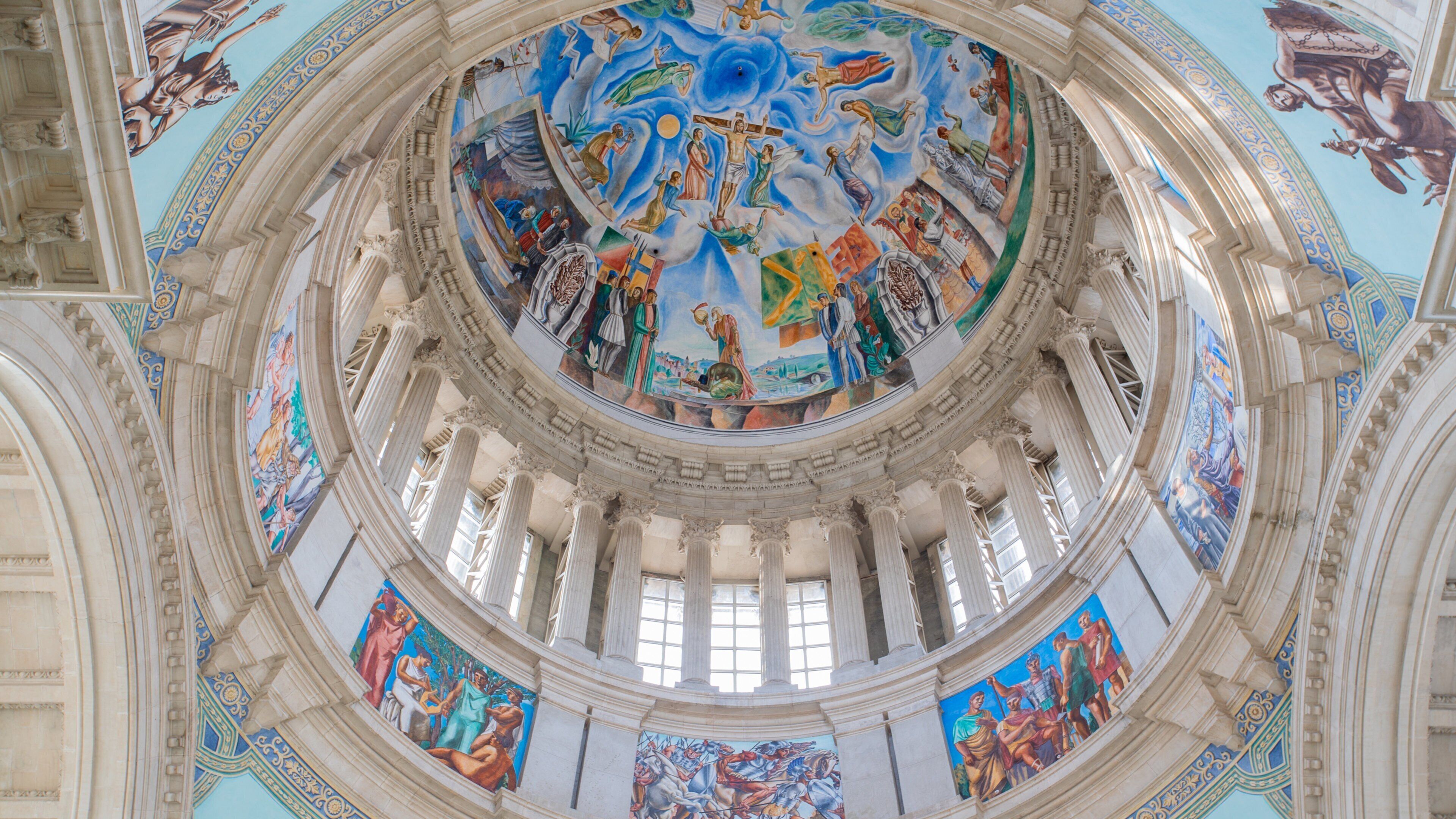 National Art Museum of Catalonia showing heritage elements, art and interior views