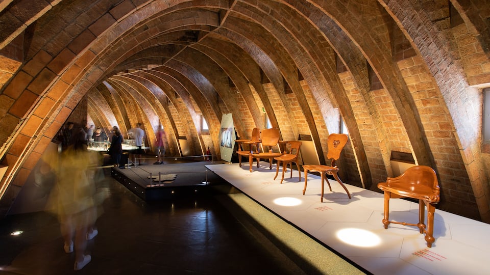 Casa Mila showing interior views