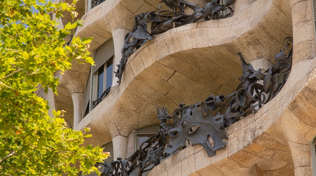 Casa Mila showing modern architecture