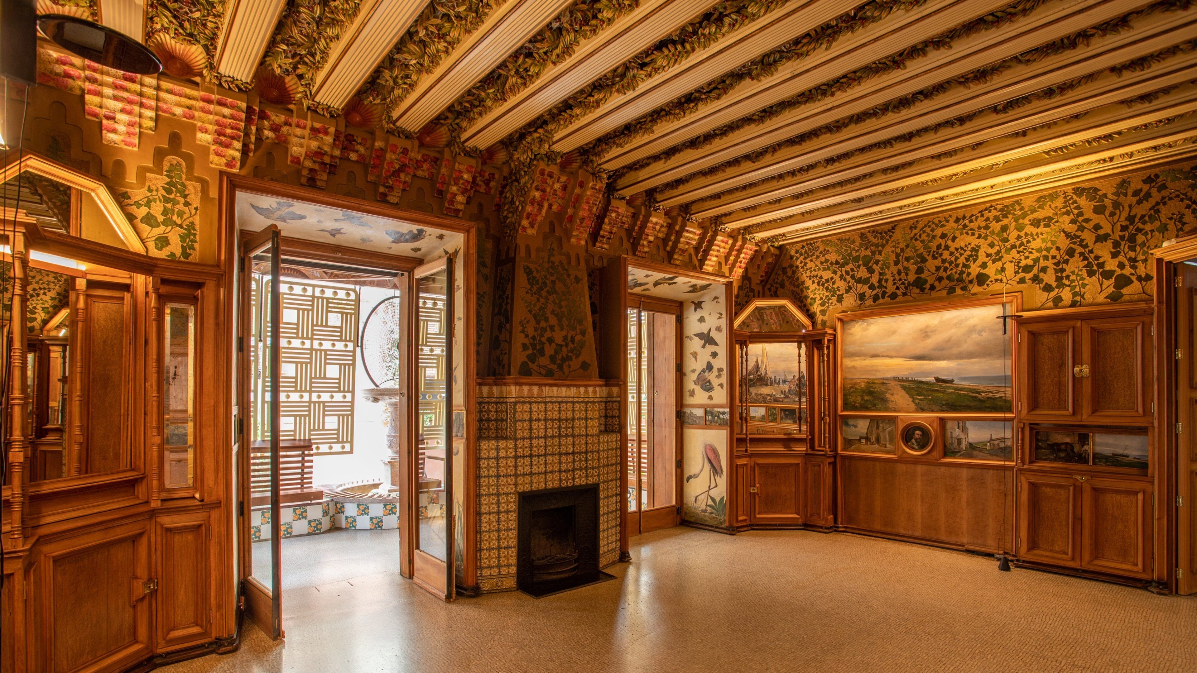 Casa Vicens featuring interior views and heritage elements