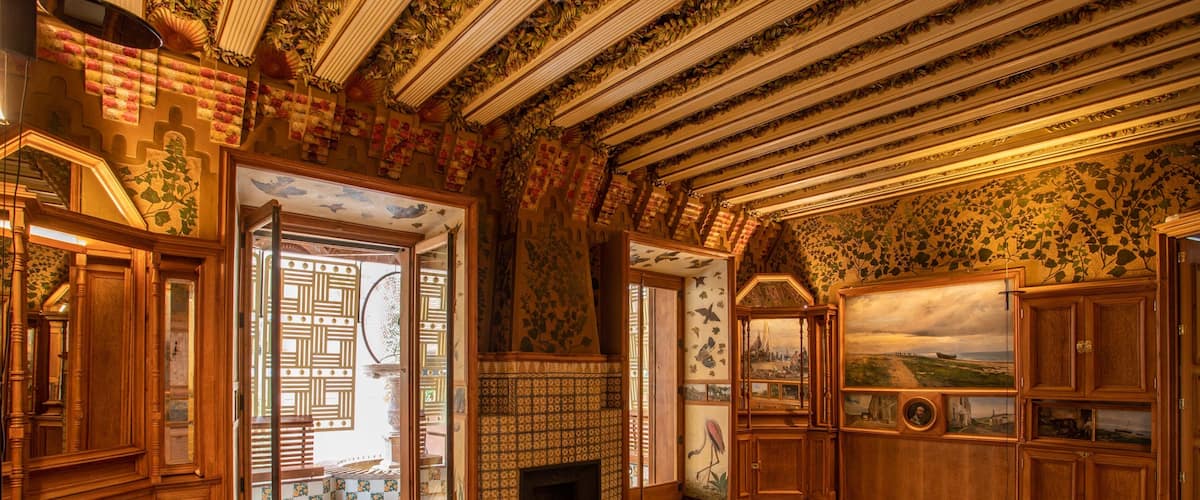 Casa Vicens featuring interior views and heritage elements
