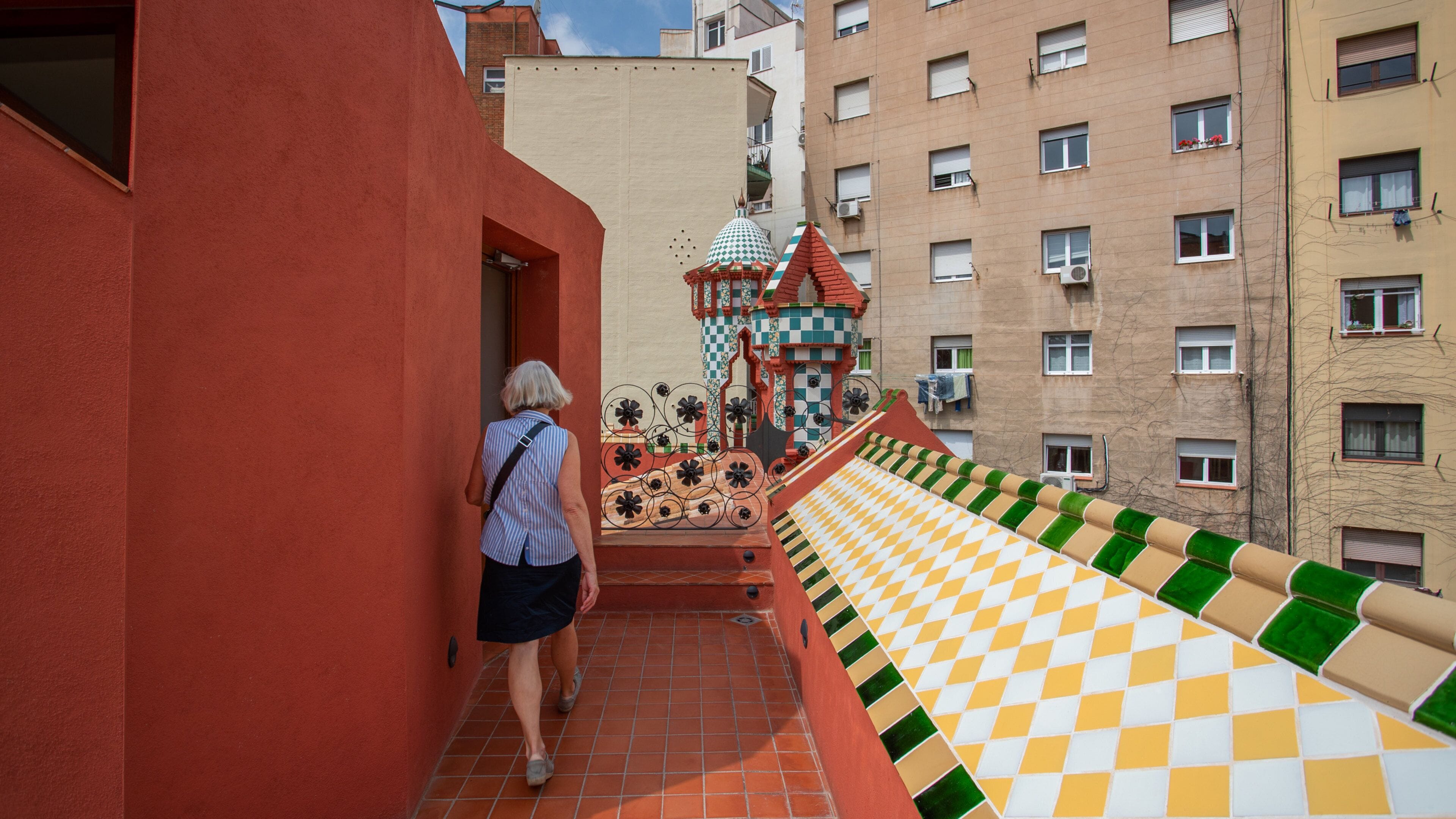 Casa Vicens showing a city as well as an individual femail