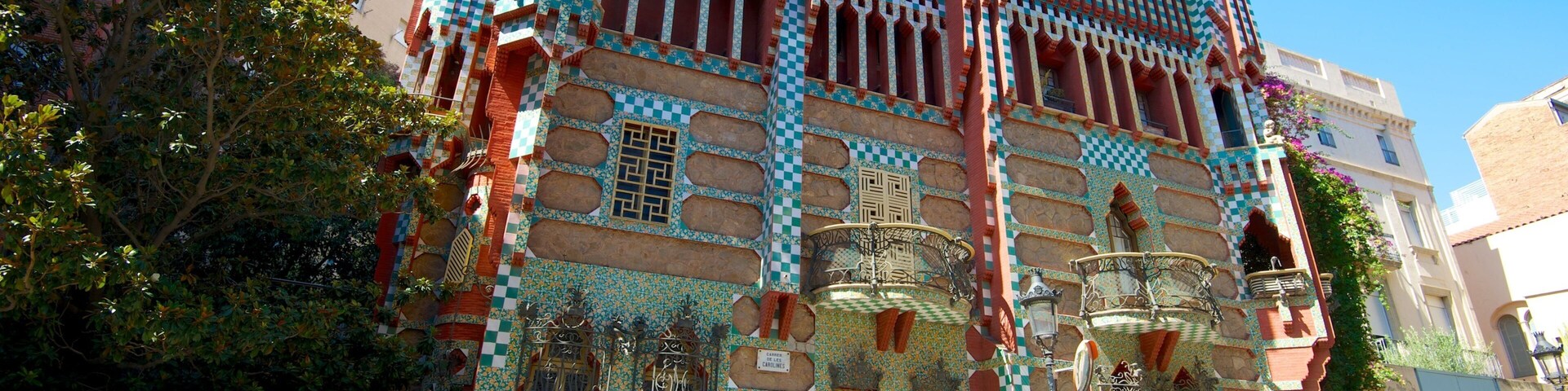 Casa Vicens showing a house, a city and heritage architecture