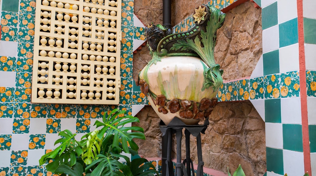 Casa Vicens featuring art