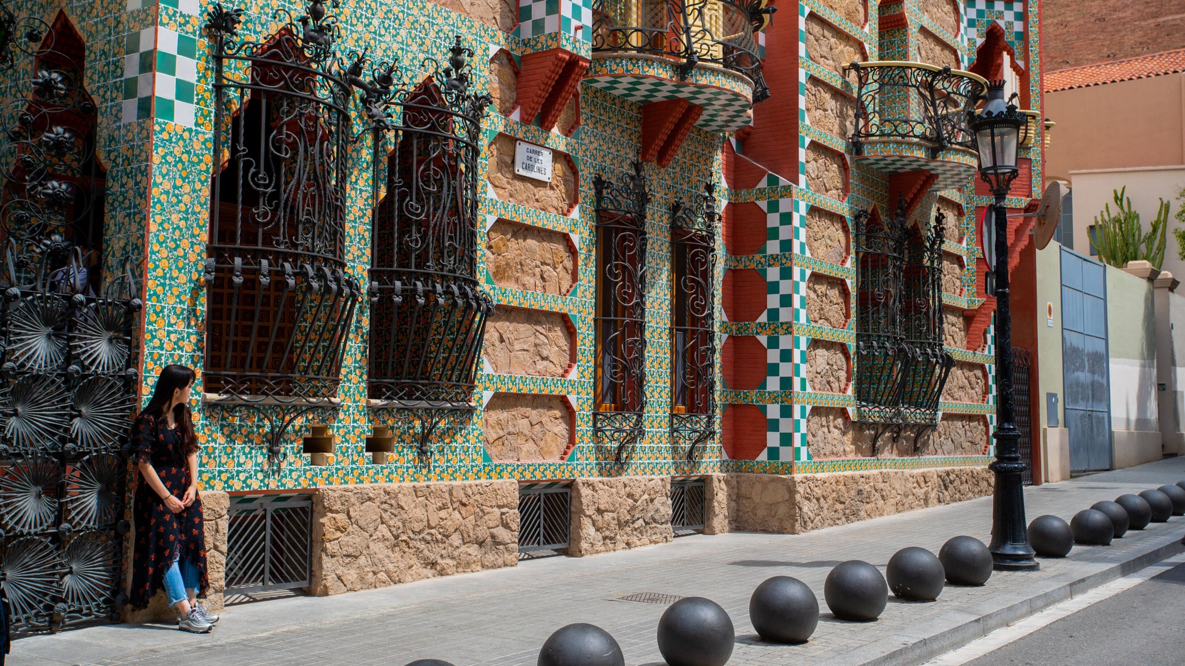 Casa Vicens featuring modern architecture