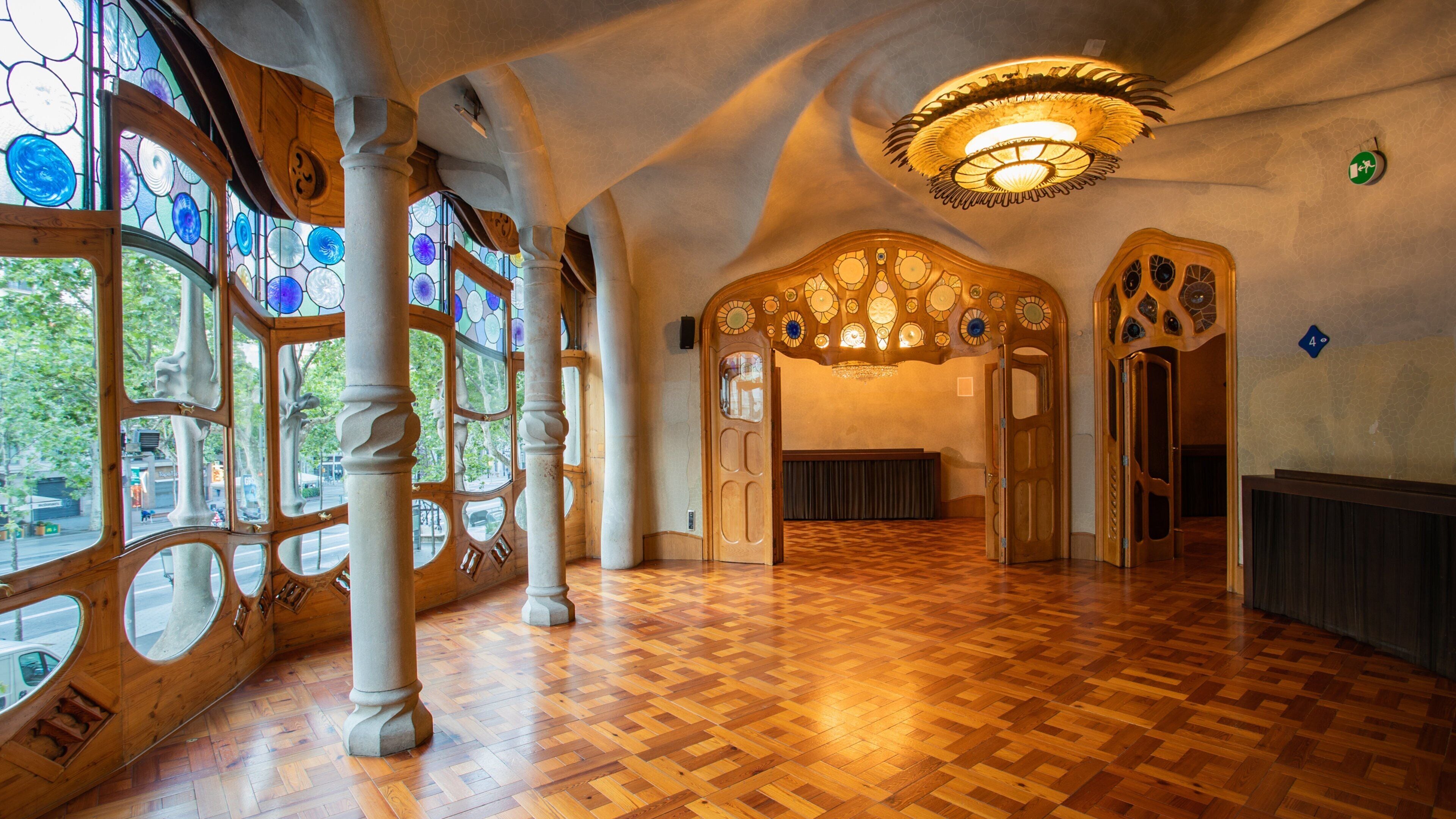 Casa Batllo which includes interior views