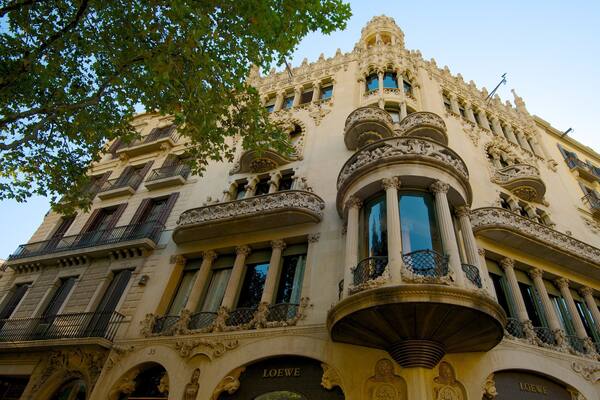 Casa Batllo featuring heritage architecture