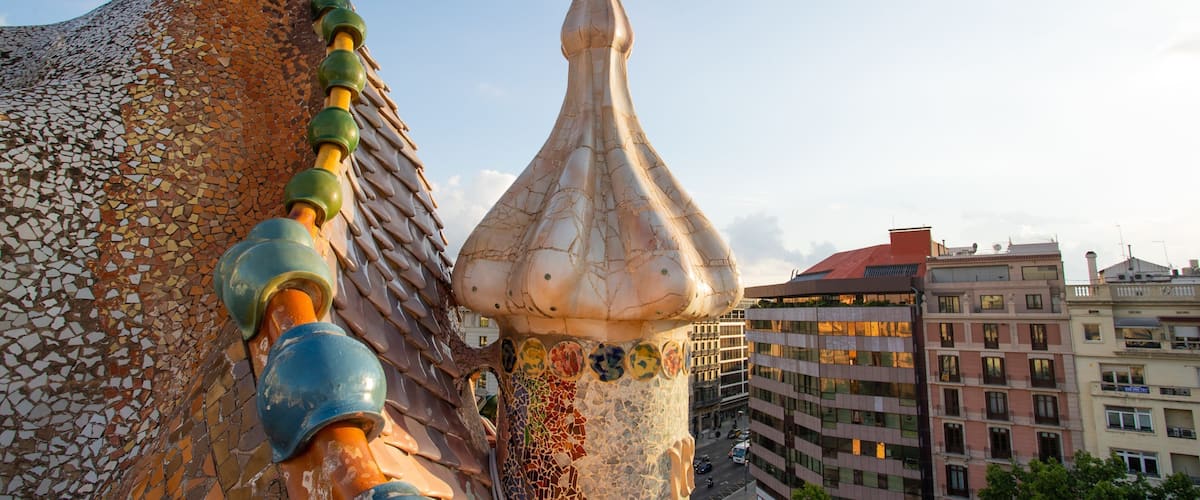 Casa Batllo showing a sunset and a city