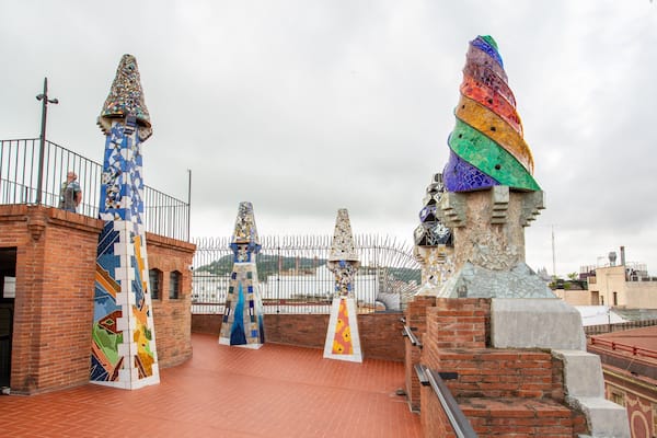 Palau Guell showing outdoor art