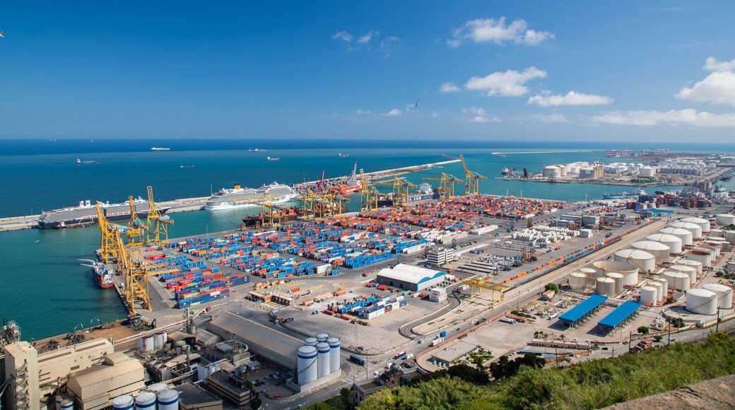 Montjuic Castle which includes general coastal views, landscape views and a marina