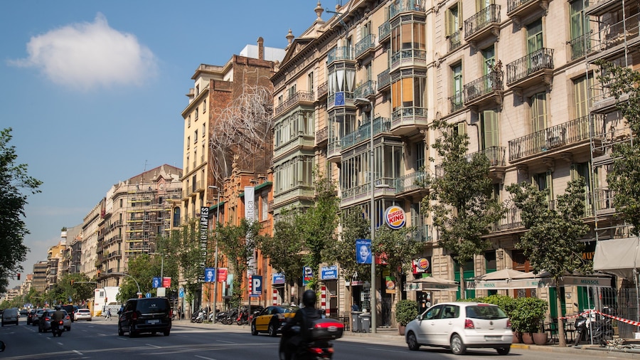 Casa Amatller showing a city