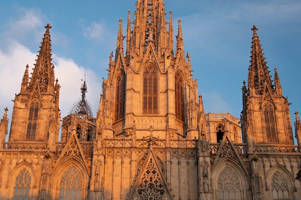 Barcelona Cathedral showing a sunset and heritage architecture