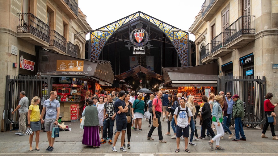 Entrance view of Mercado de La Boqueria in Barcelona, featuring colorful market stalls.