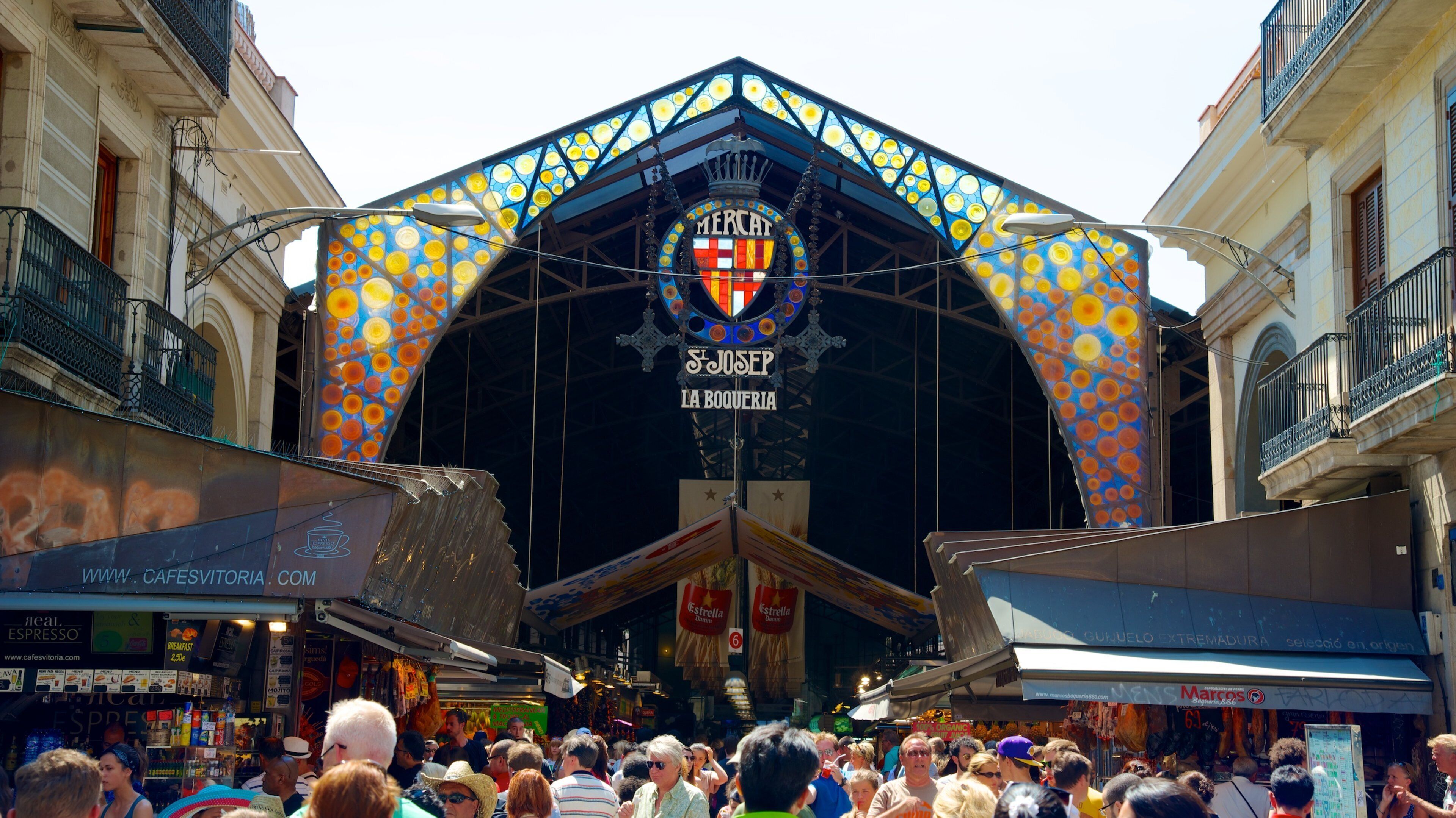 Las Ramblas which includes performance art, street scenes and music
