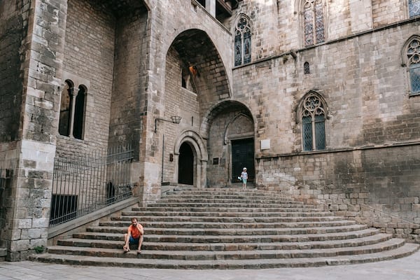 Placa del Rei showing heritage architecture and street scenes
