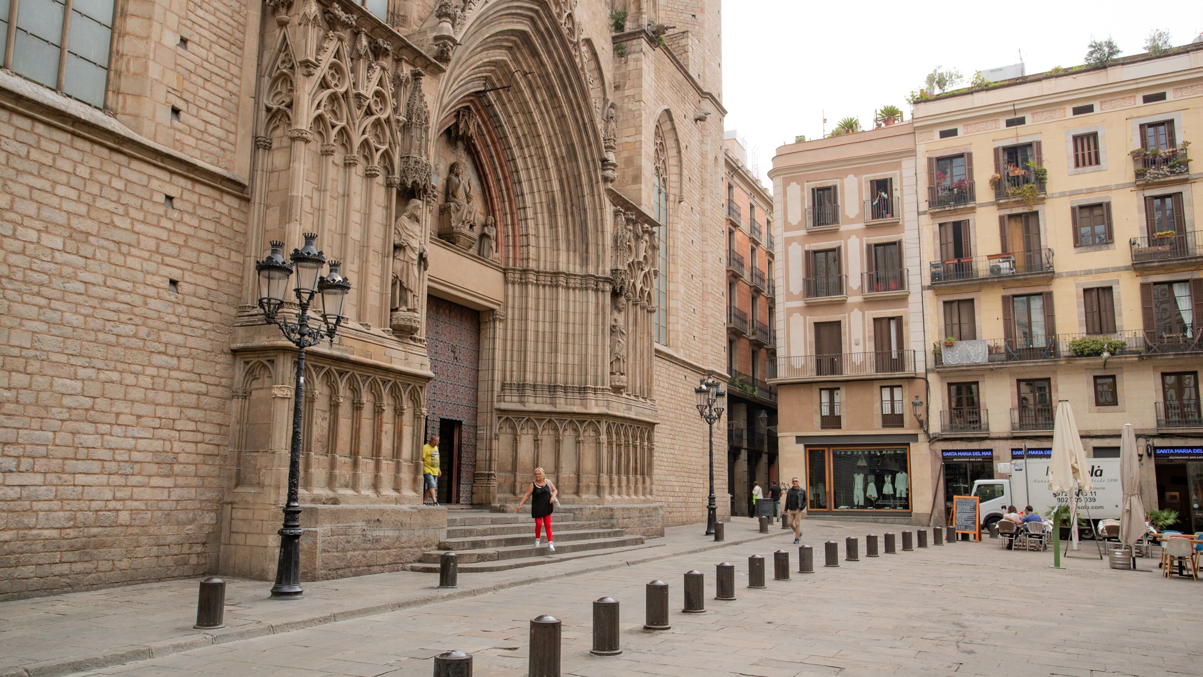 Basilica de Santa Maria del Mar featuring heritage architecture and a church or cathedral