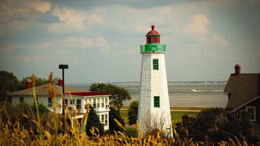 Hampton showing a coastal town and general coastal views