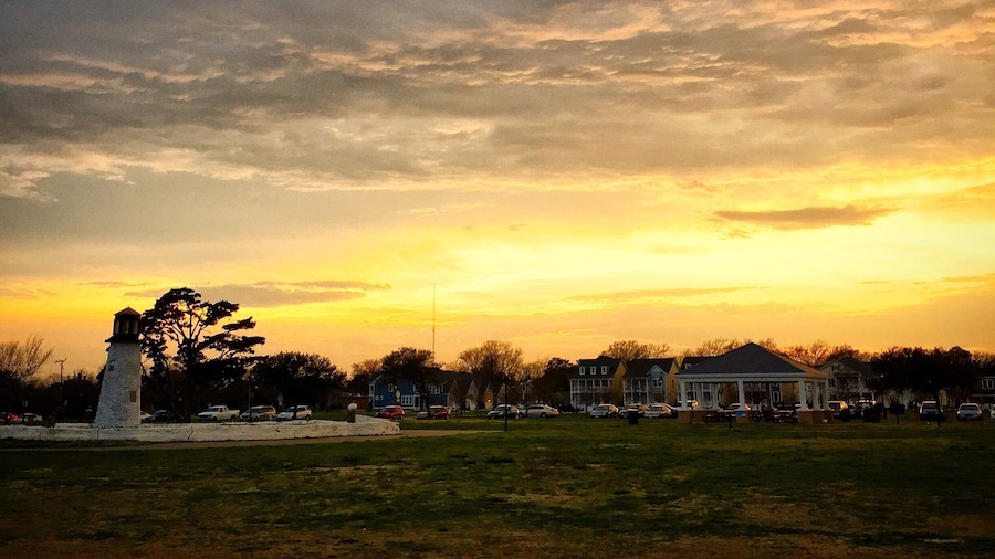 Beautiful blazing sky in the evening in southern Virginia...
#Clouds #Ominous #Sky #Virginia #Hampton #Park #Sunset #FireInTheSky