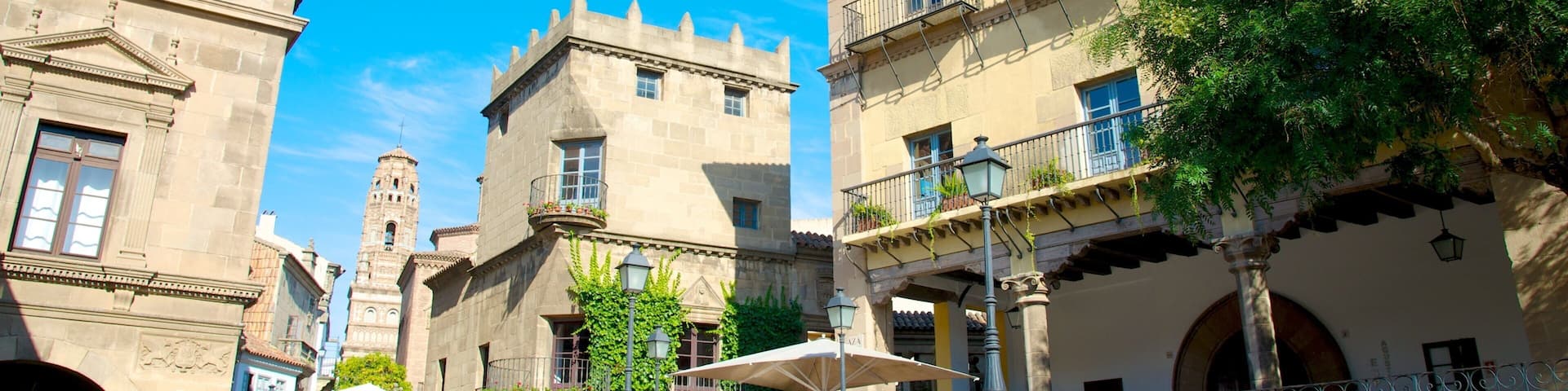 Poble Espanyol johon kuuluu vanha arkkitehtuuri ja kaupunki