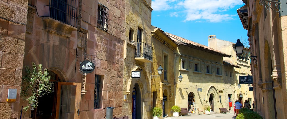 Poble Espanyol mettant en vedette scènes de rue et patrimoine architectural