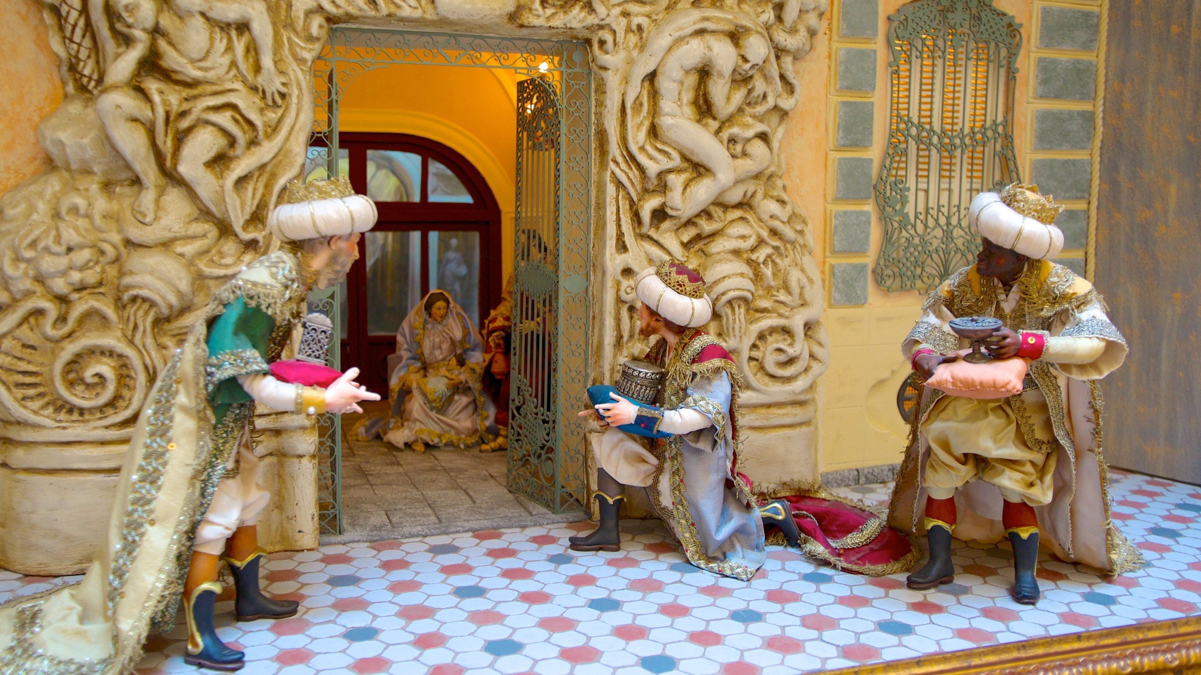 Palace of the Marques de Dos Aguas showing heritage architecture and interior views