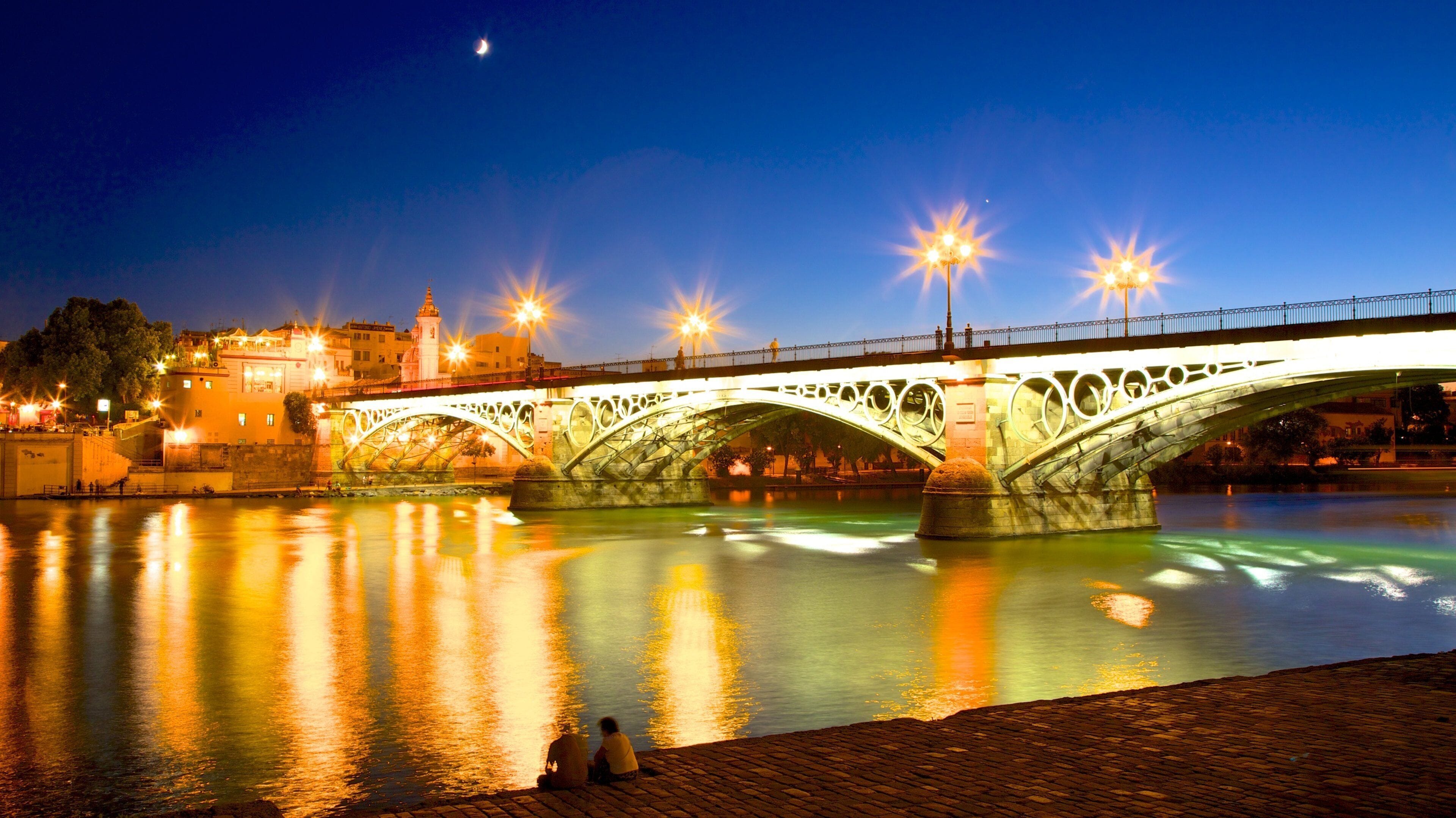 堤亞納橋 呈现出 夜景, 城市 和 河流或小溪