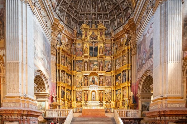San Jeronimo Monastery showing a church or cathedral, interior views and heritage elements