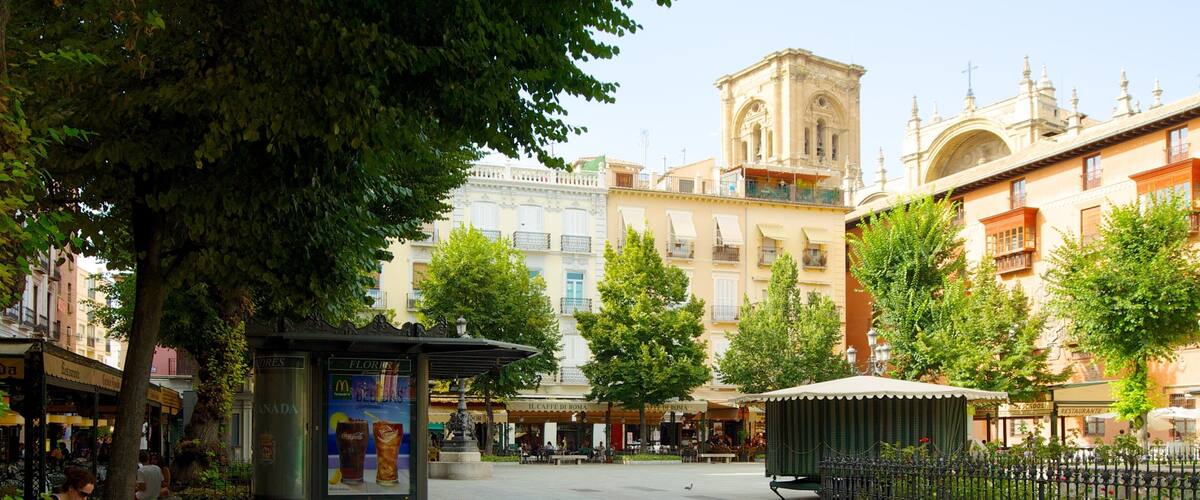 Plaza Bib-Rambla which includes a city, heritage architecture and a square or plaza