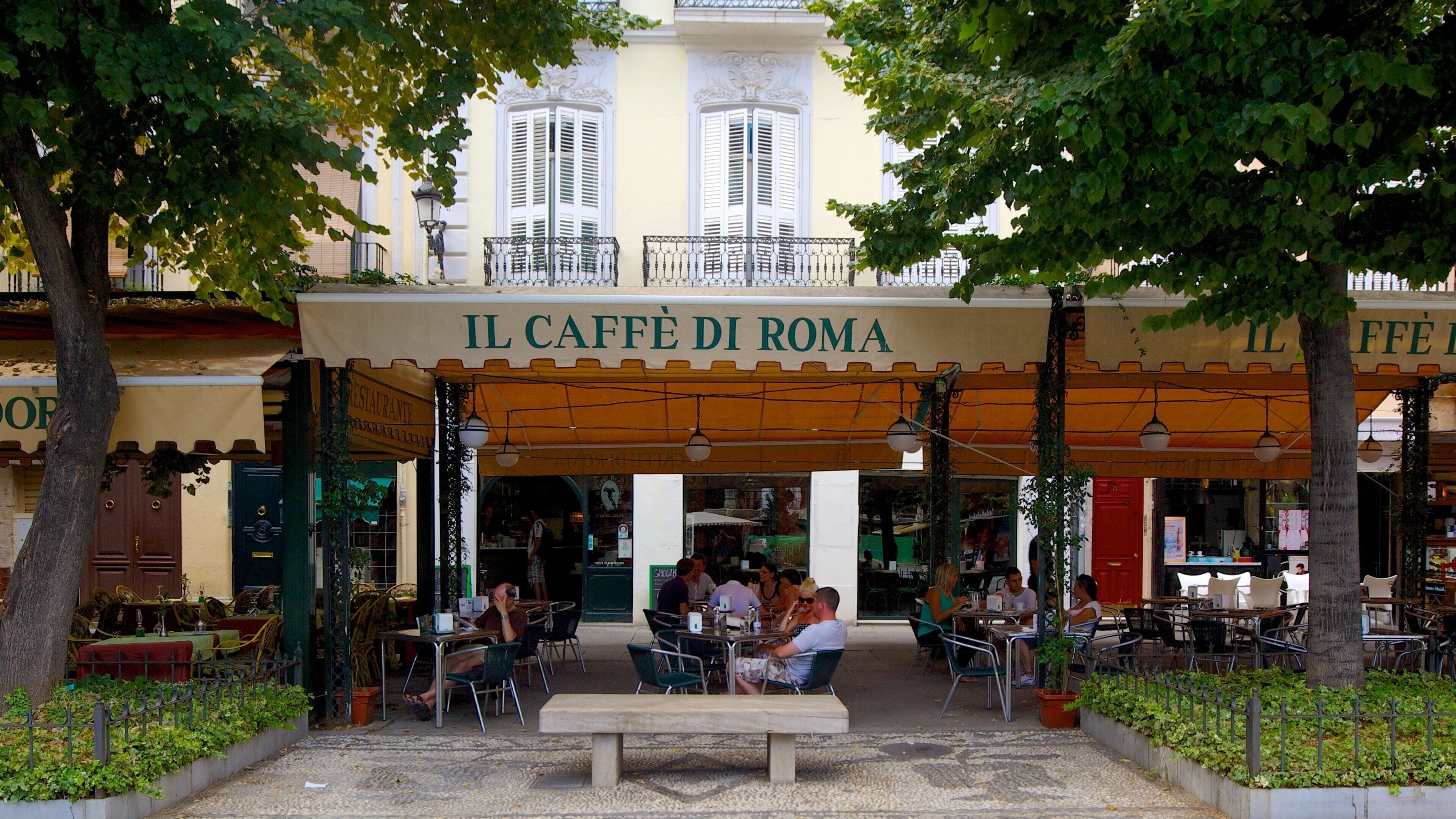 Plaza Bib-Rambla showing a city, outdoor eating and cafe scenes
