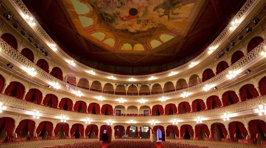 El Gran Teatro Falla qui includes vues intérieures et scènes de théâtre