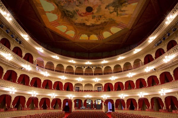 El Gran Teatro Falla mit einem Innenansichten und Theater