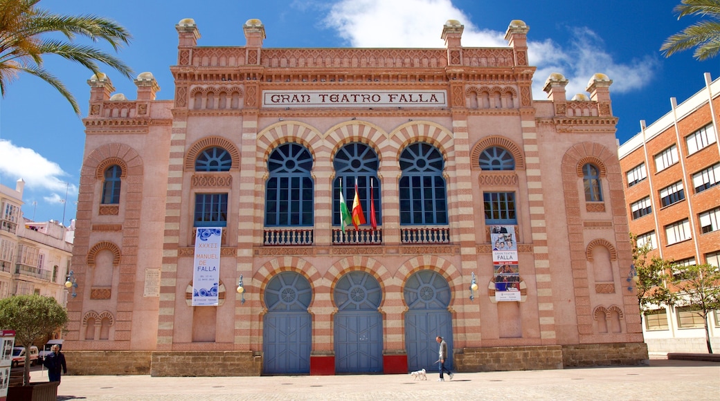El Gran Teatro Falla mettant en vedette patrimoine historique et scènes de rue