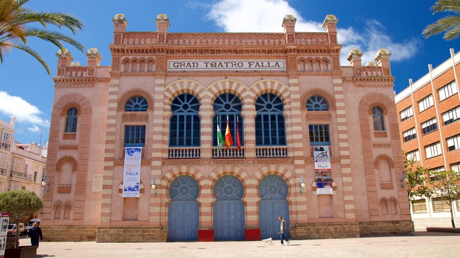 El Gran Teatro Falla mostrando escenas urbanas y elementos del patrimonio